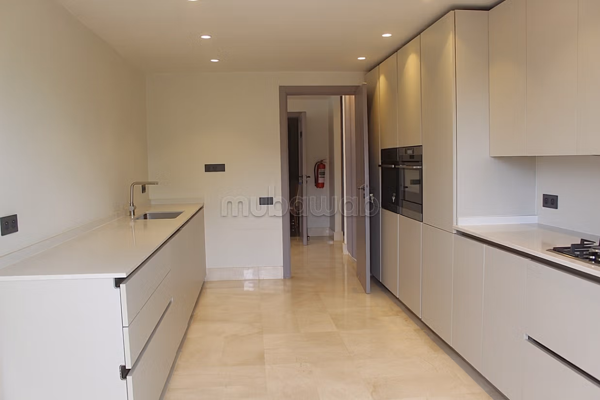 Vaste de 3 chambres dans une luxueuse résidence — 3