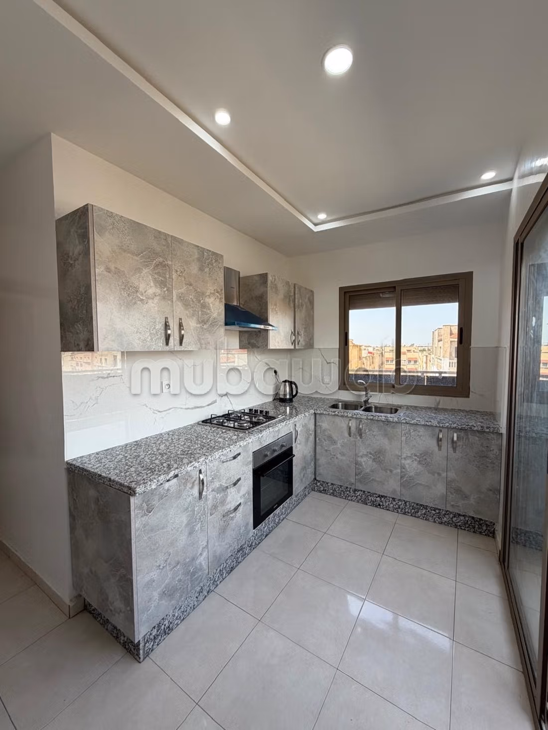 Sell apartment in Deroua. Total area 96 m². Built-in oven