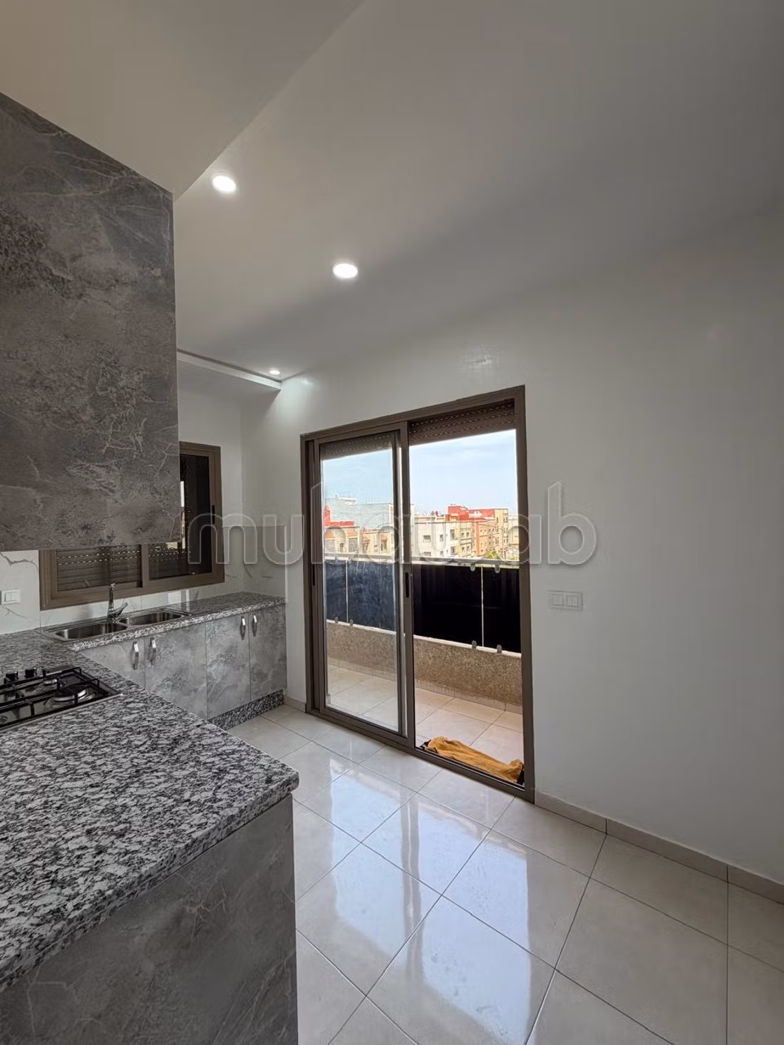 Sell apartment in Deroua. Total area 96 m². Built-in oven