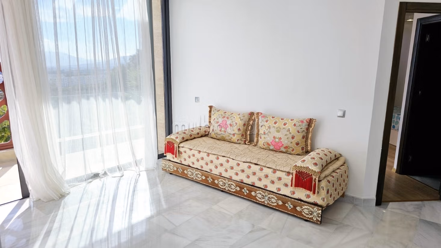 Luxe villa te huur in Mdiq. 4 grote kamers. Gemeubileerd