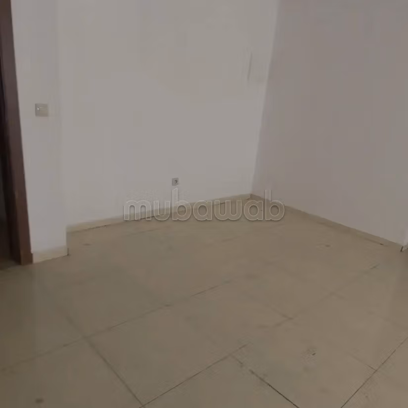 Bel appartement en location à Branes 
1.3 chambres agréables. Antenne parabolique, résidence sécurisée