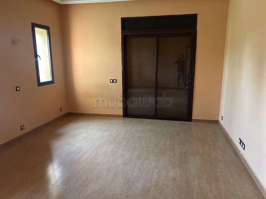 Splendida villa in affitto a Hay Inara. 4 grandi stanze. Grande piscina