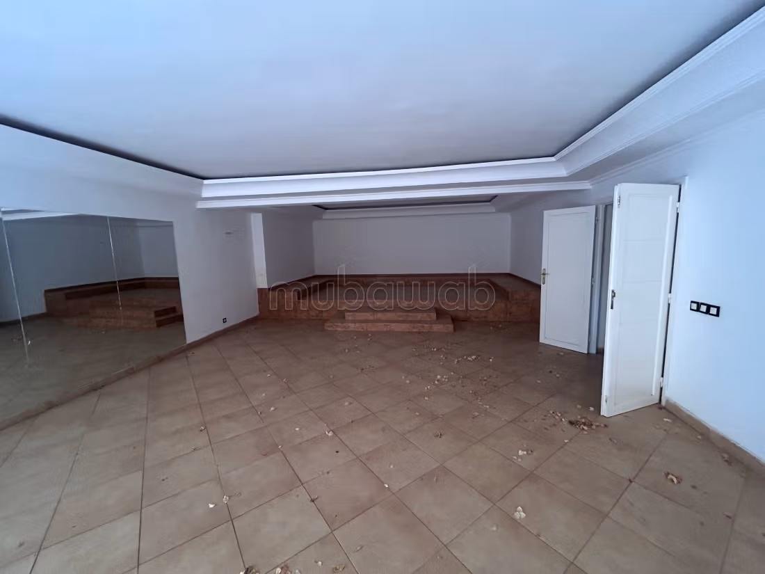 Splendida villa in affitto a Hay Inara. 4 grandi stanze. Grande piscina