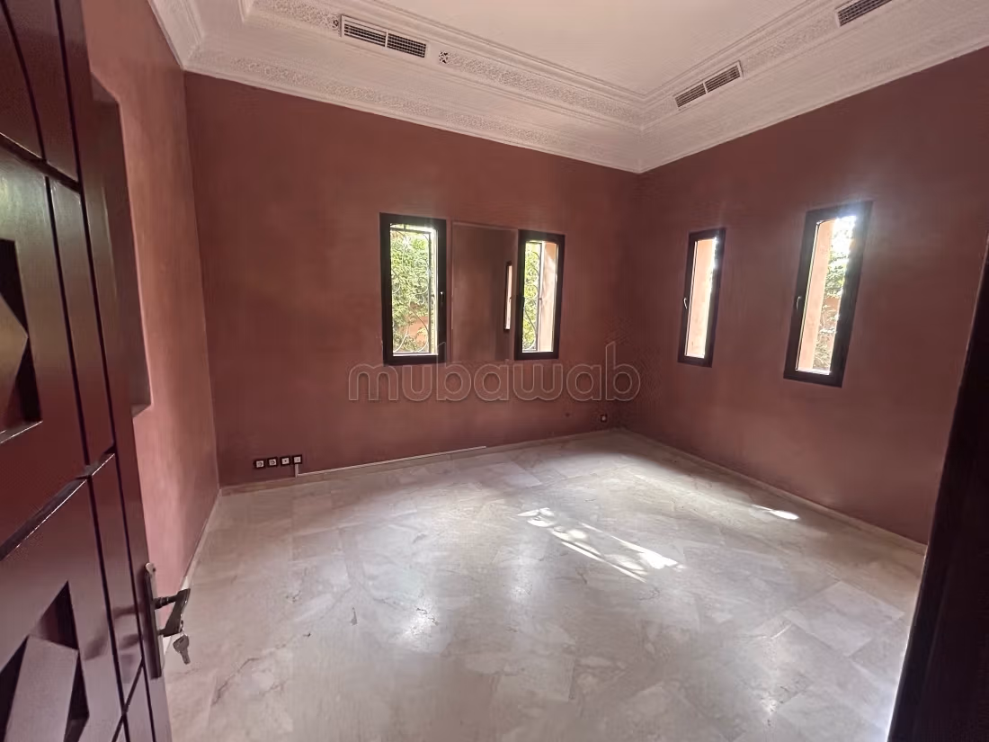 Splendida villa in affitto a Hay Inara. 4 grandi stanze. Grande piscina