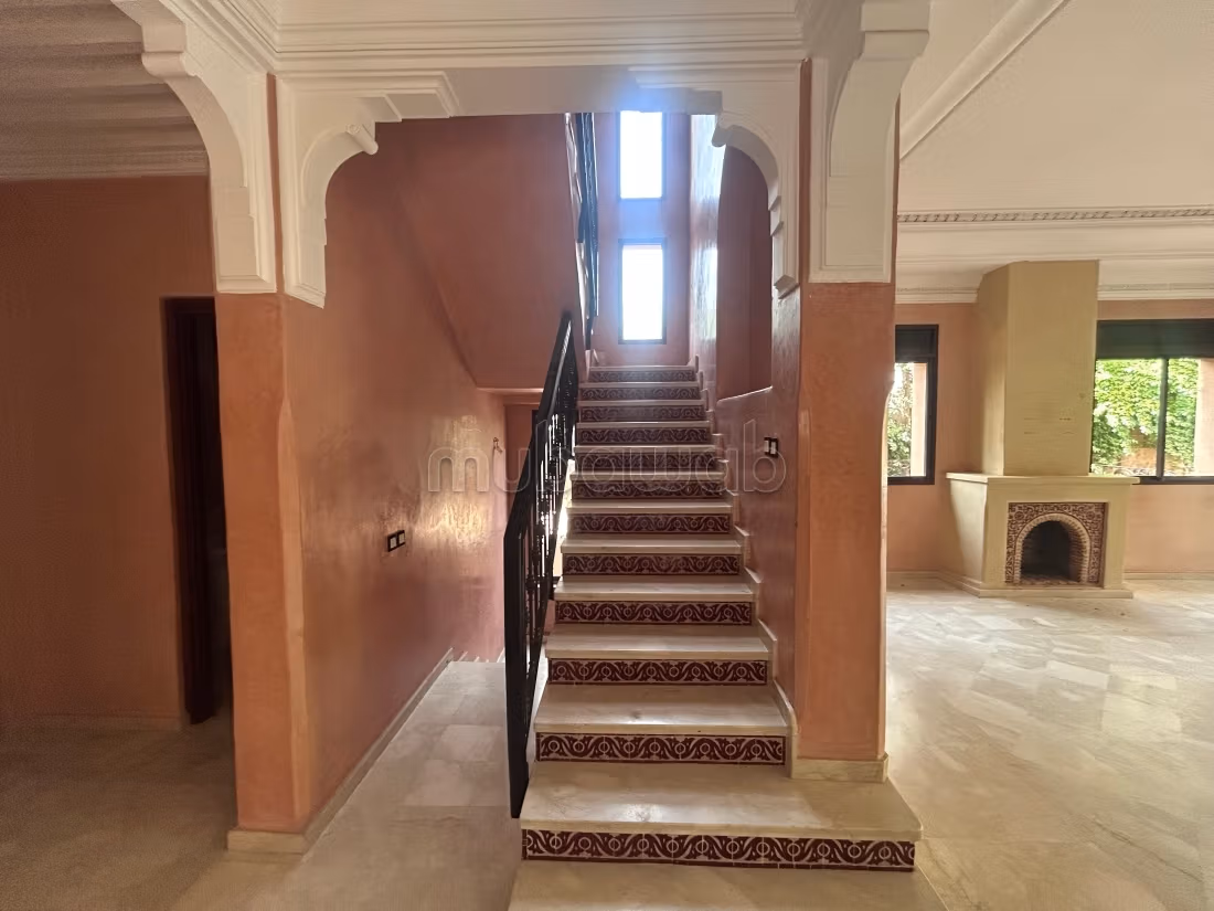 Splendida villa in affitto a Hay Inara. 4 grandi stanze. Grande piscina