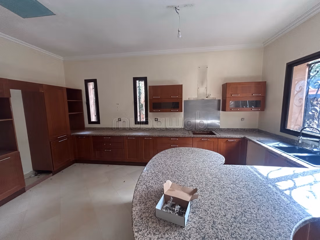 Splendida villa in affitto a Hay Inara. 4 grandi stanze. Grande piscina