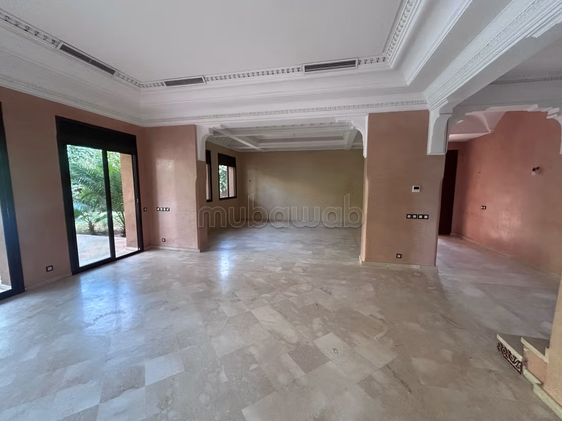 Splendida villa in affitto a Hay Inara. 4 grandi stanze. Grande piscina