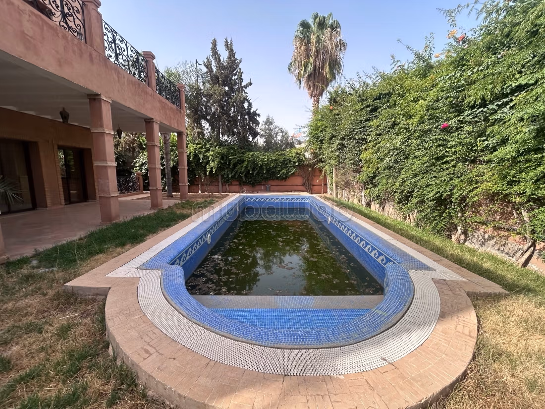 Splendida villa in affitto a Hay Inara. 4 grandi stanze. Grande piscina