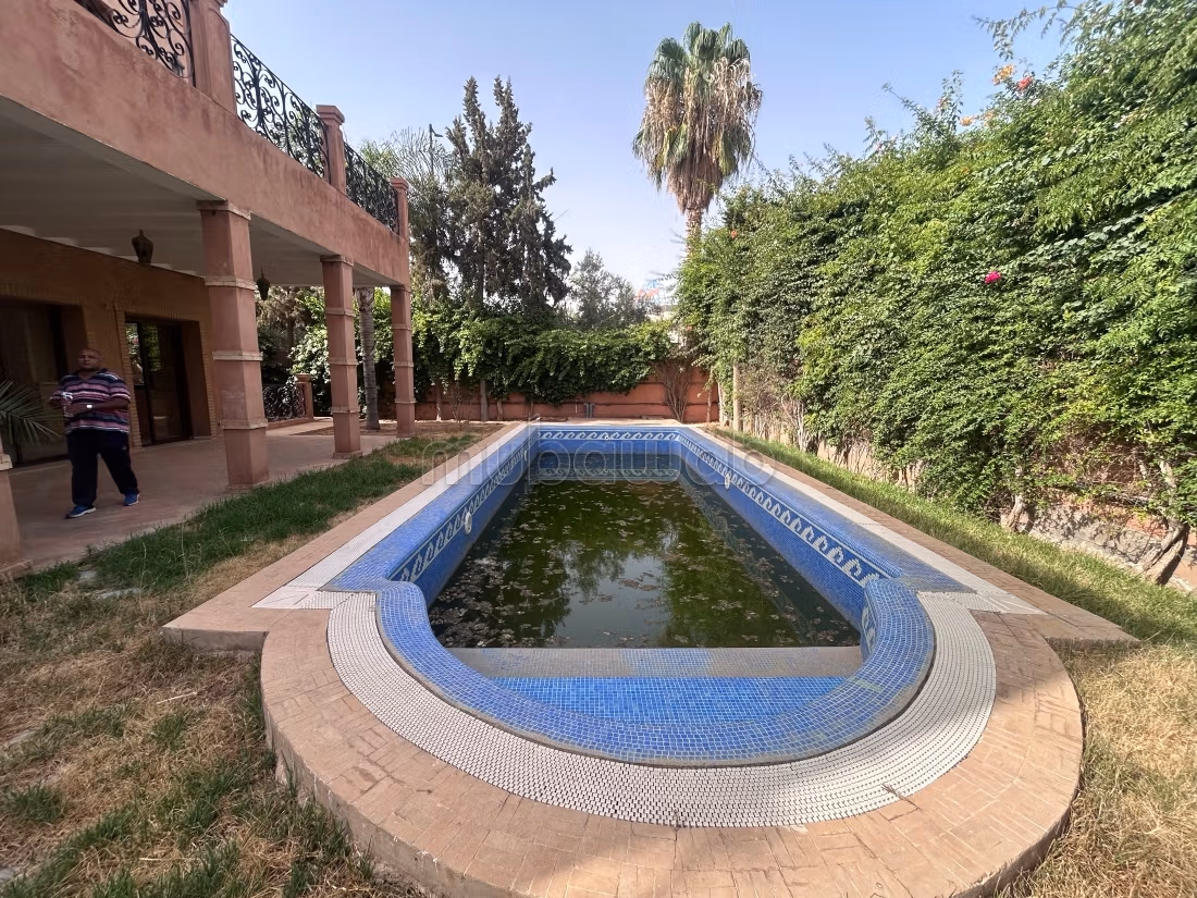 Splendida villa in affitto a Hay Inara. 4 grandi stanze. Grande piscina