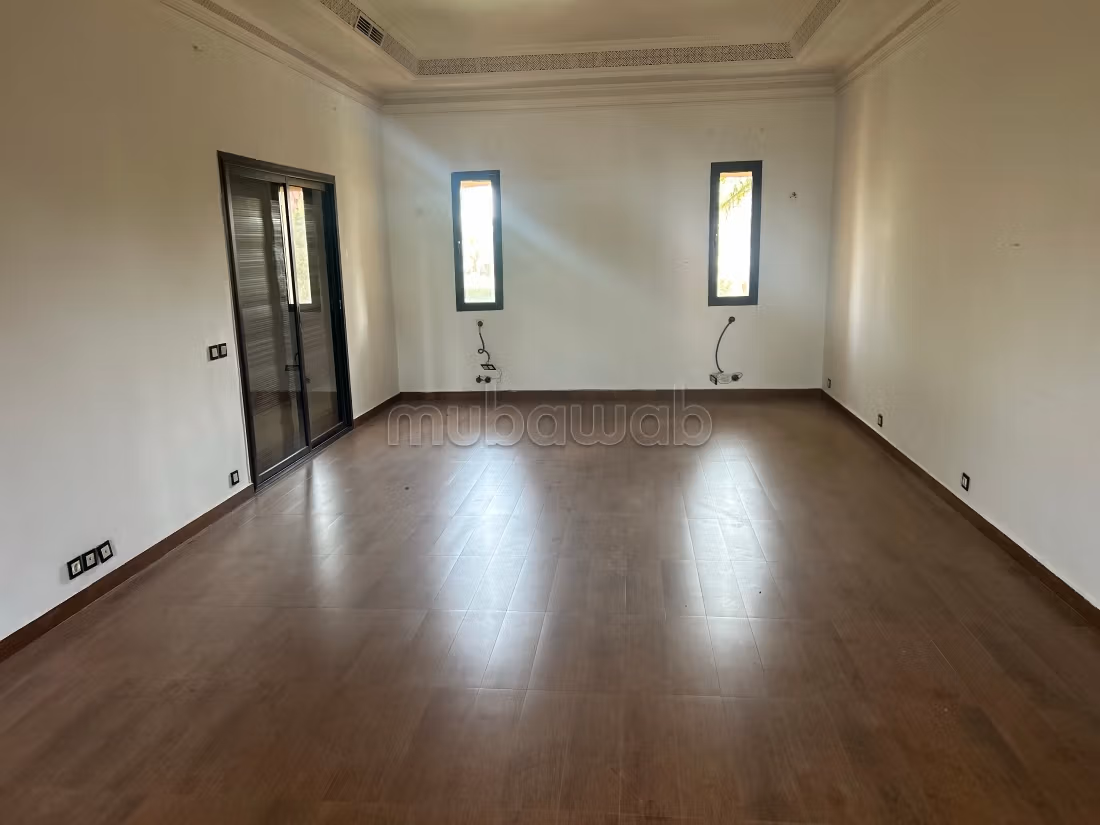Splendida villa in affitto a Hay Inara. 4 grandi stanze. Grande piscina