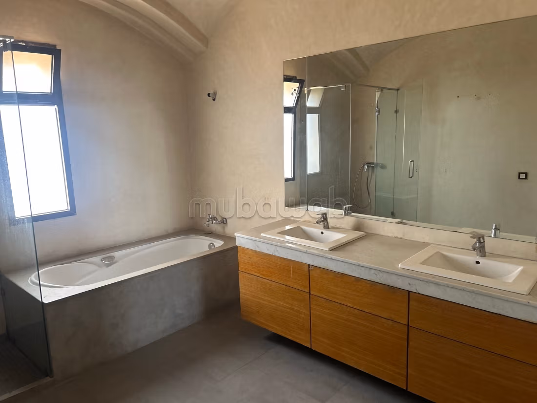 Splendida villa in affitto a Hay Inara. 4 grandi stanze. Grande piscina