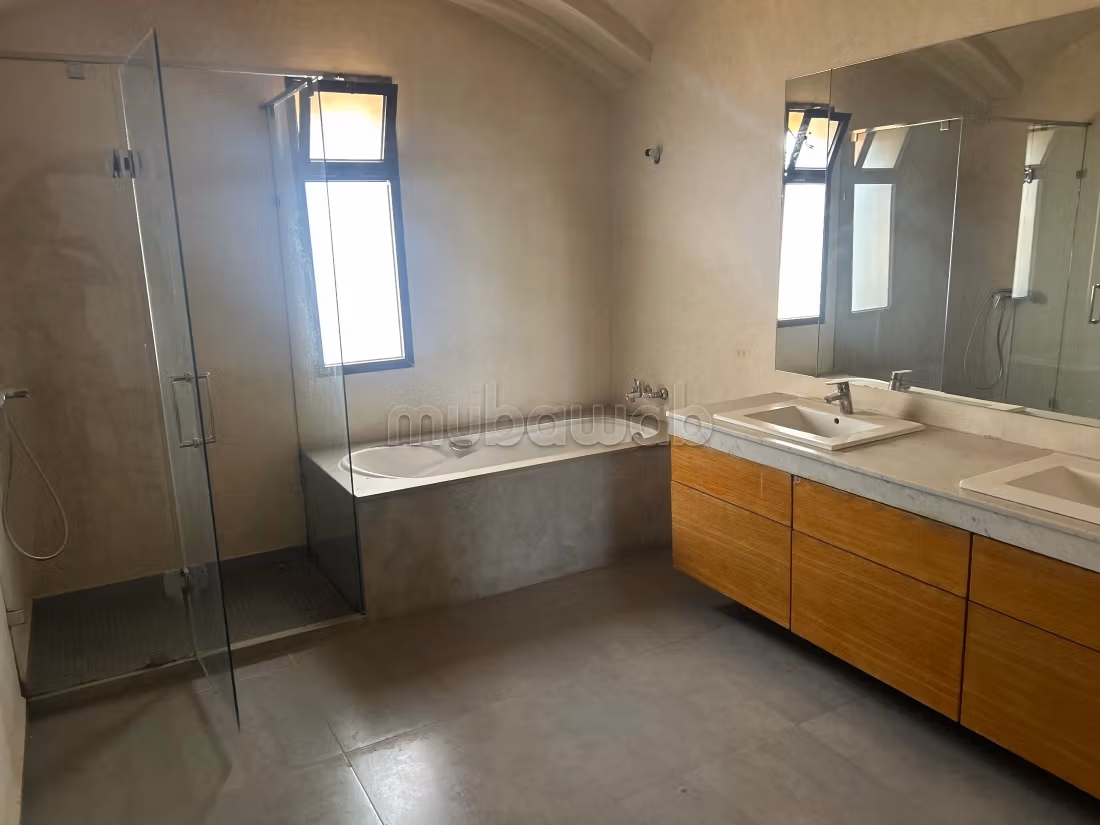 Splendida villa in affitto a Hay Inara. 4 grandi stanze. Grande piscina