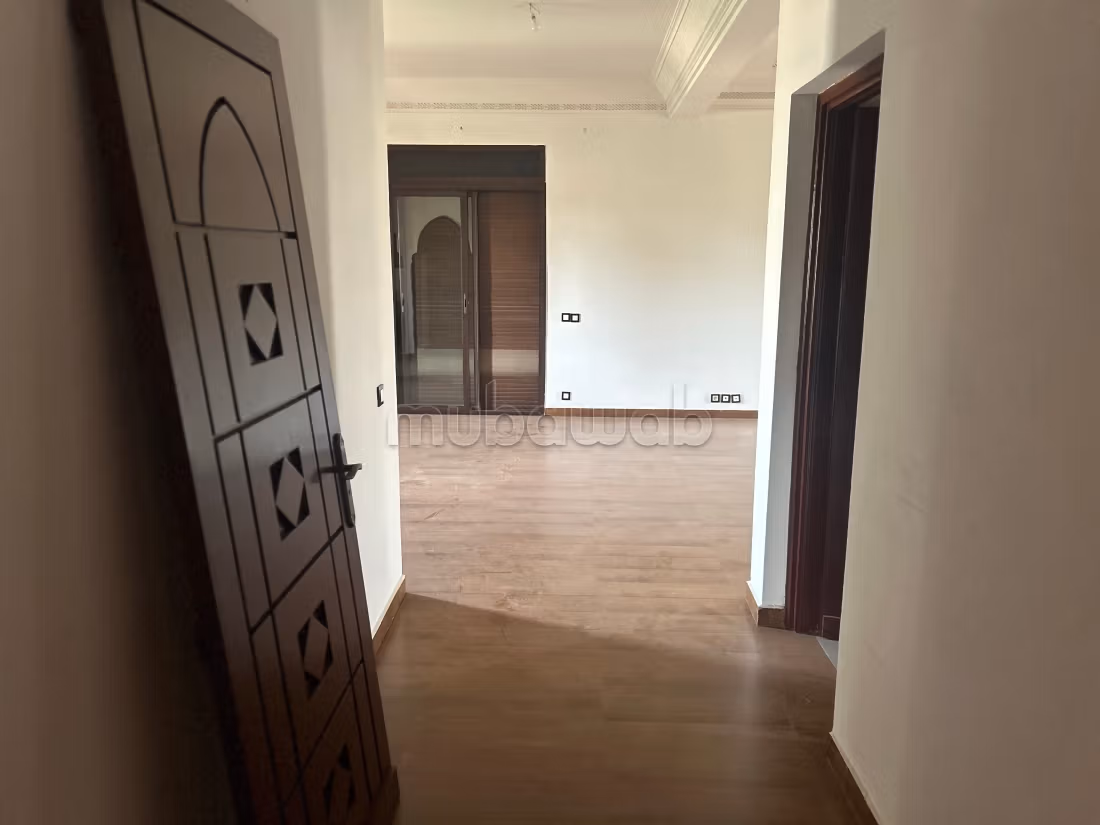 Splendida villa in affitto a Hay Inara. 4 grandi stanze. Grande piscina