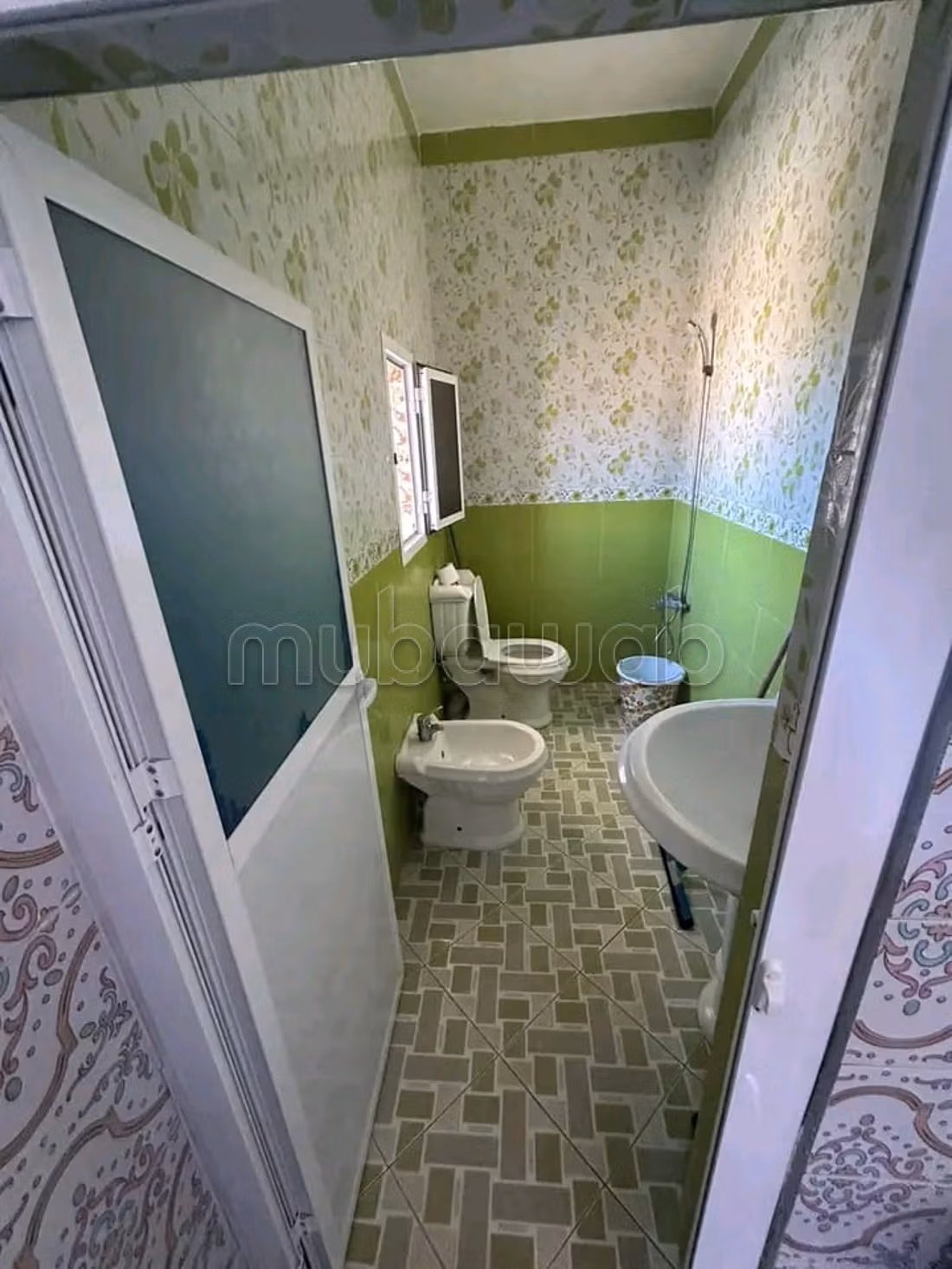Appartamento stupendo in affitto all'angolo di Sidi Kacem. Superficie totale 90 m². Arredato