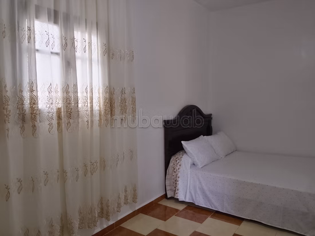 Appartamento stupendo in affitto all'angolo di Sidi Kacem. Superficie totale 90 m². Arredato