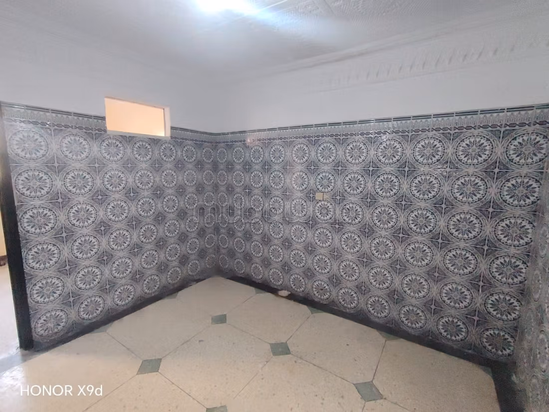 Joli appart 1 etg qods bernoussi 2000 dh — 2