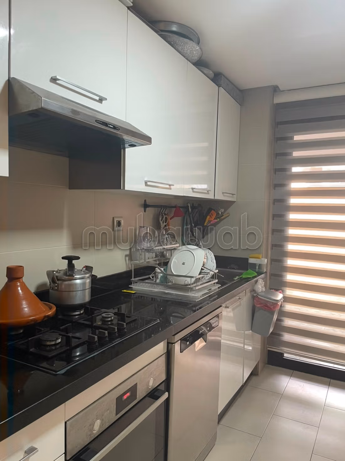 Superbe appartement à louer à Casablanca Finance City.
Surface de 150 m².
Meublé — 3