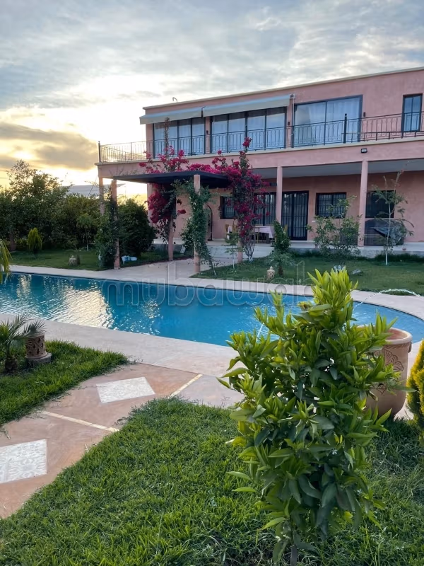 Villa avec piscine à louer sur la Route de Fès