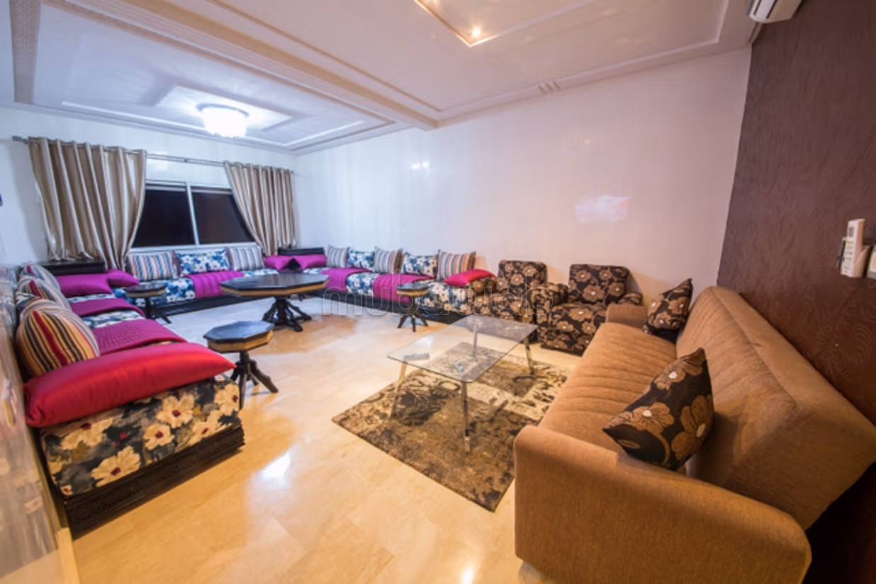 Apartments for rent in the center. Area 135 m². Concierge service available, air conditioning system.