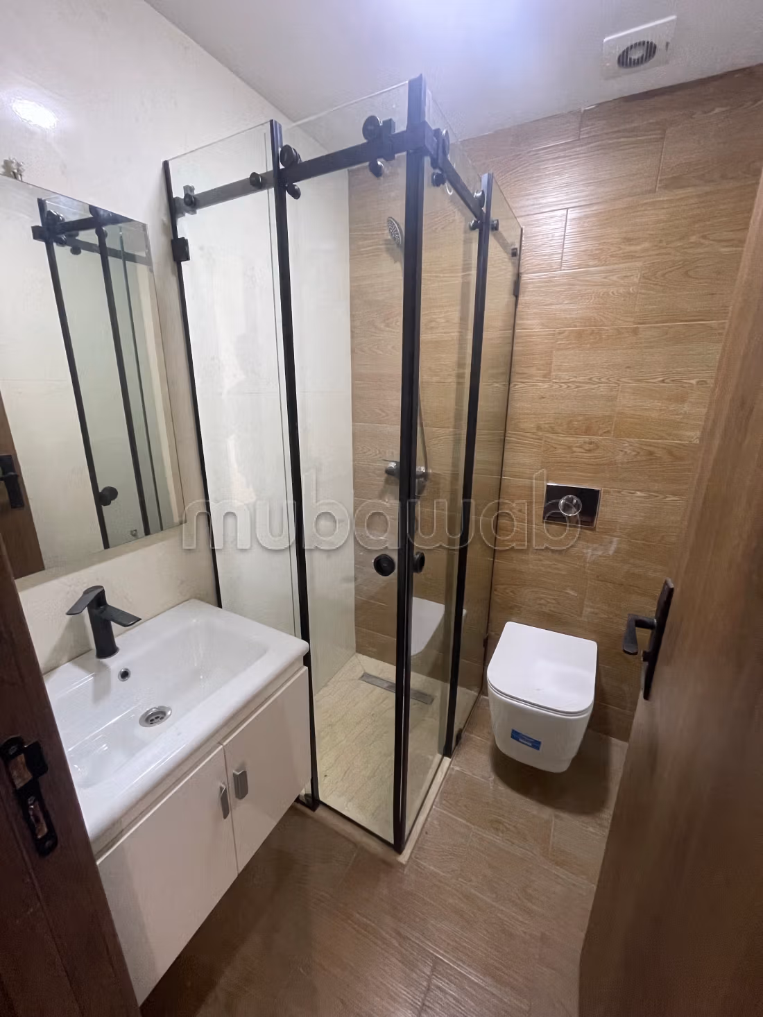 Appartement en location à Belvédère. 
3 belles chambres. 
Avec ascenseur — 2