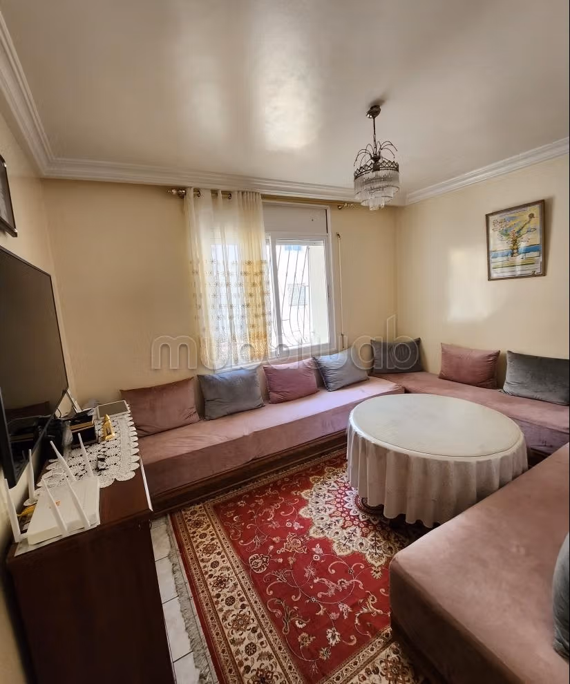 Bel appartement à vendre à Roches Noires. 
4 pièces confortables. 
Salon Marocain, sécurité — 2