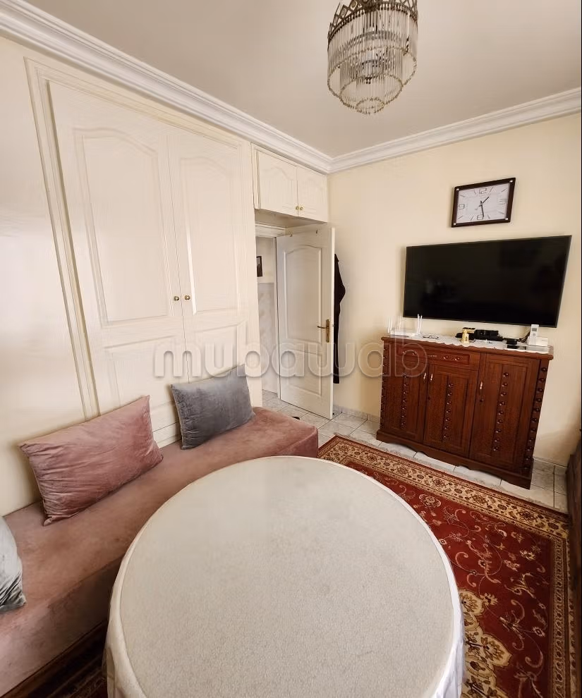 Bel appartement à vendre à Roches Noires. 
4 pièces confortables. 
Salon Marocain, sécurité — 3