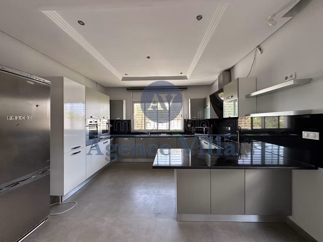 A Louer une villa standing s5 avec piscine lac2