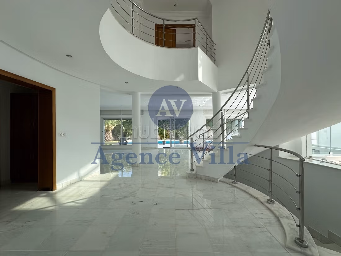 A Louer une villa standing s5 avec piscine lac2