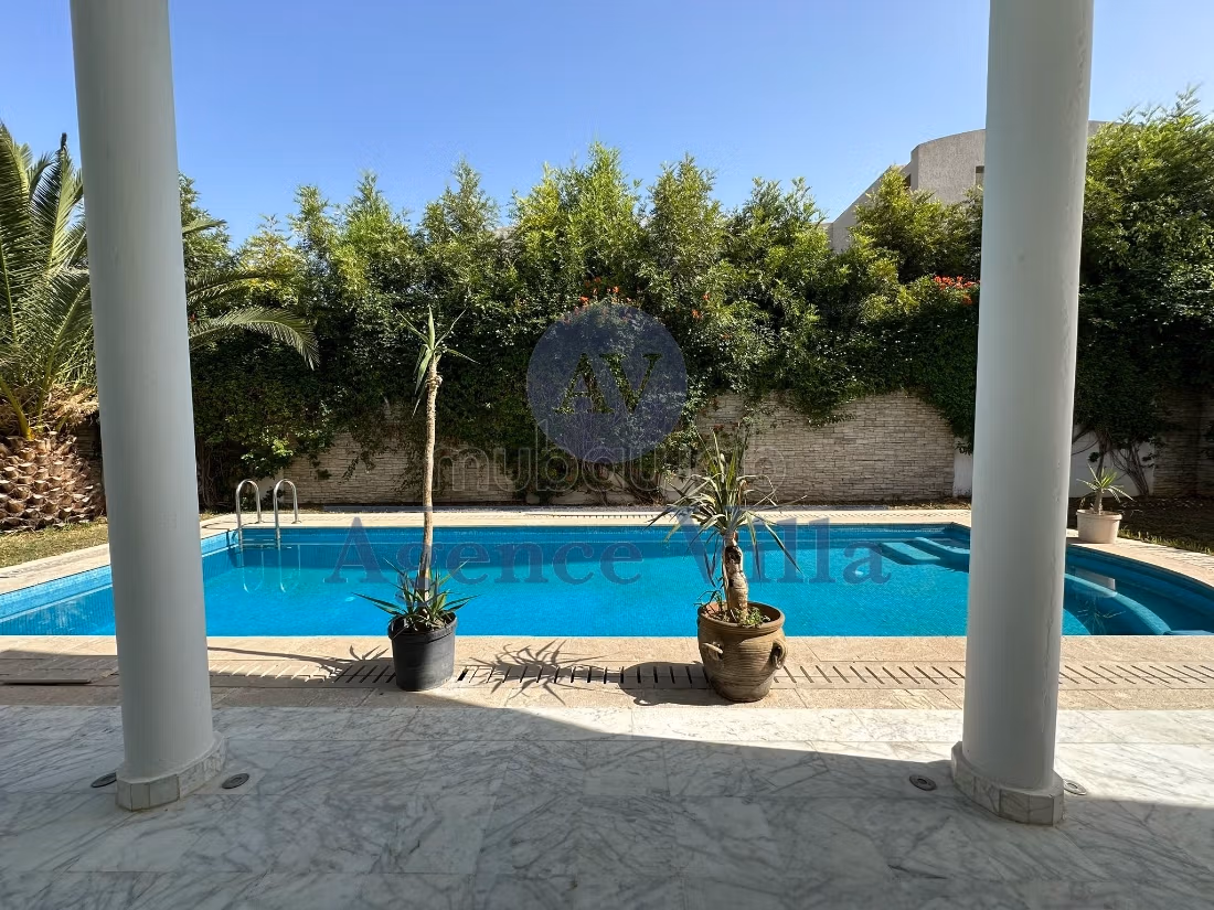 A Louer une villa standing s5 avec piscine lac2