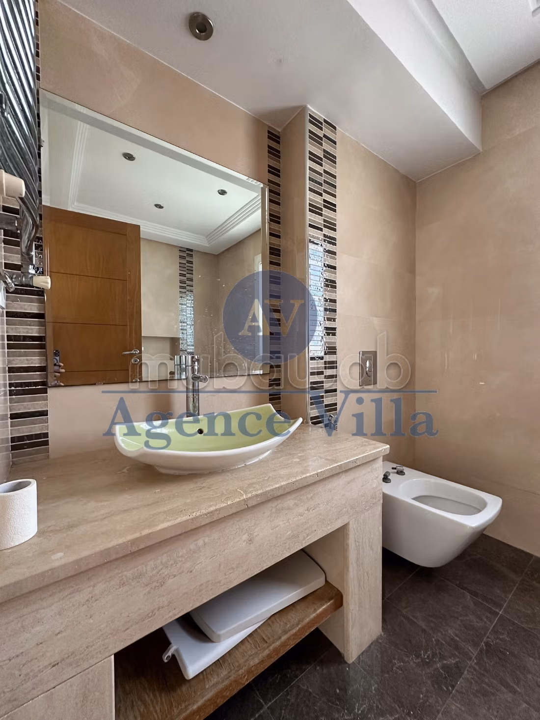 A Louer une villa standing s5 avec piscine lac2
