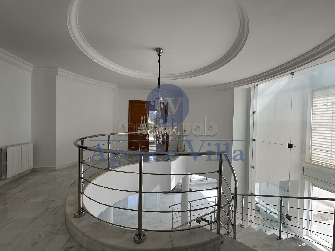 A Louer une villa standing s5 avec piscine lac2