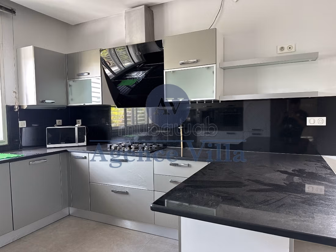 A Louer une villa standing s5 avec piscine lac2