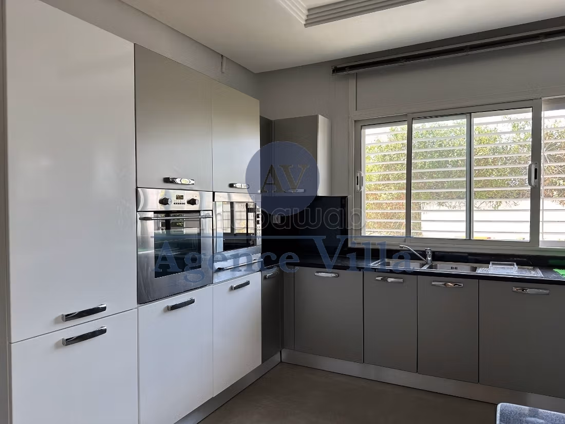 A Louer une villa standing s5 avec piscine lac2