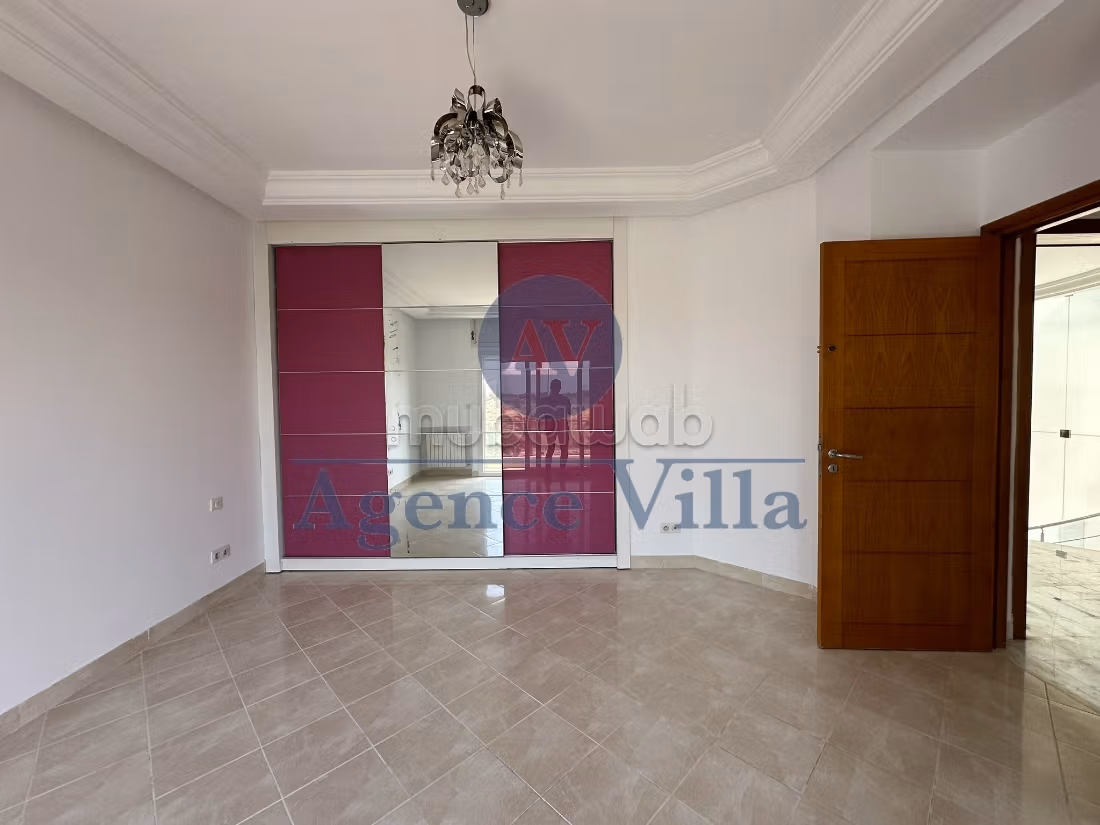 A Louer une villa standing s5 avec piscine lac2