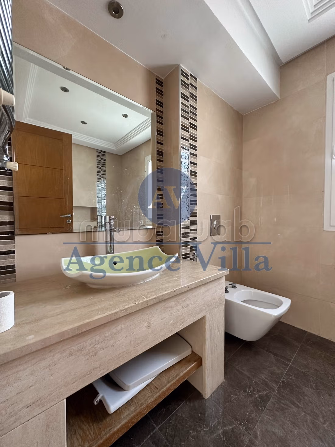 A Louer une villa standing s5 avec piscine lac2