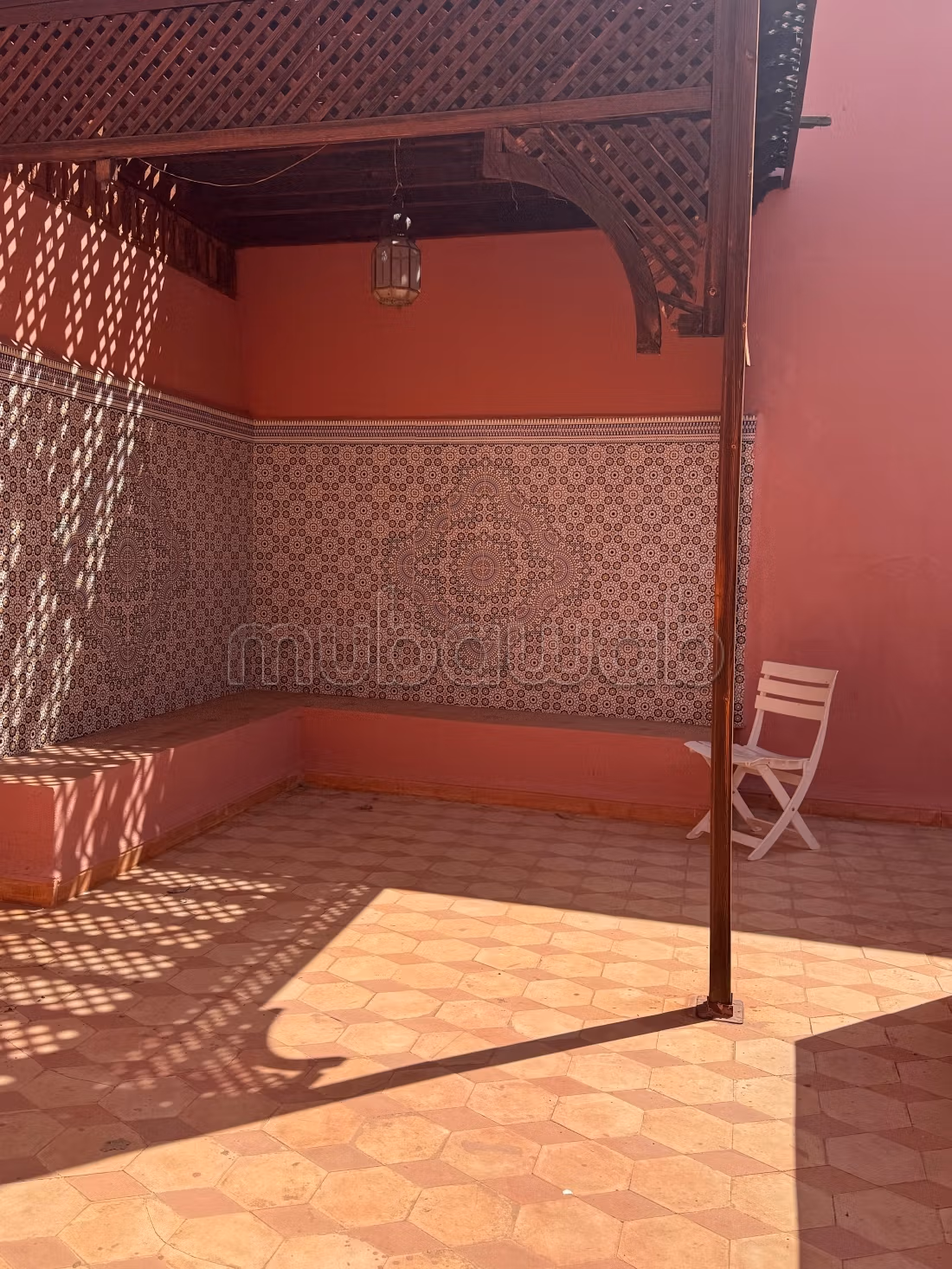 Vente d'un superbe riad à Ben Saleh. 
4 chambres agréables. 
Bien meublé