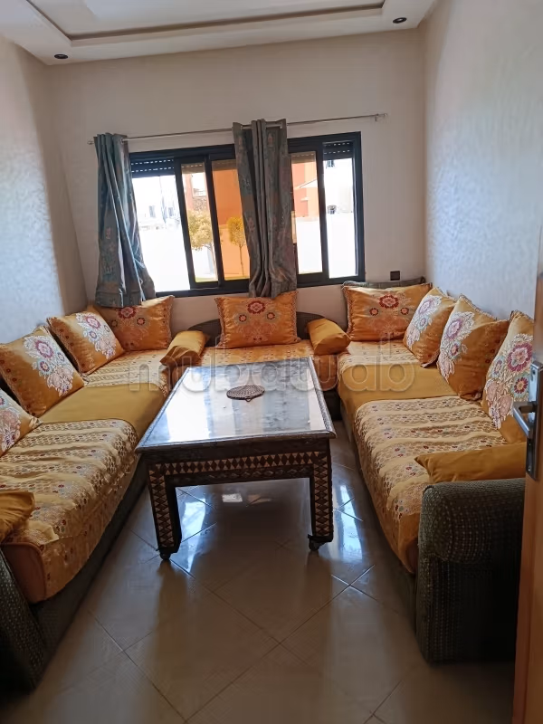 Superbe appartement à louer à Corniche. 
2 belles chambres. 
Piscine