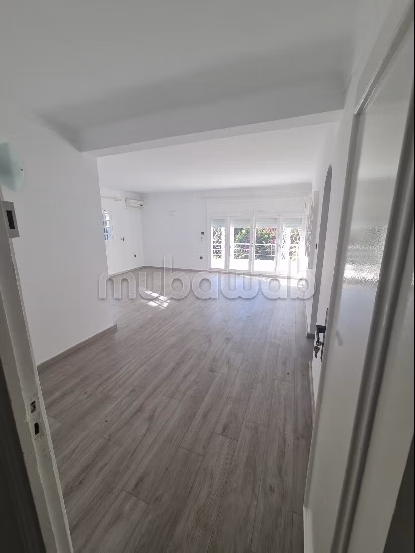 Maison de luxe à vendre à Anfa. 6 chambres. Piscine et cheminée