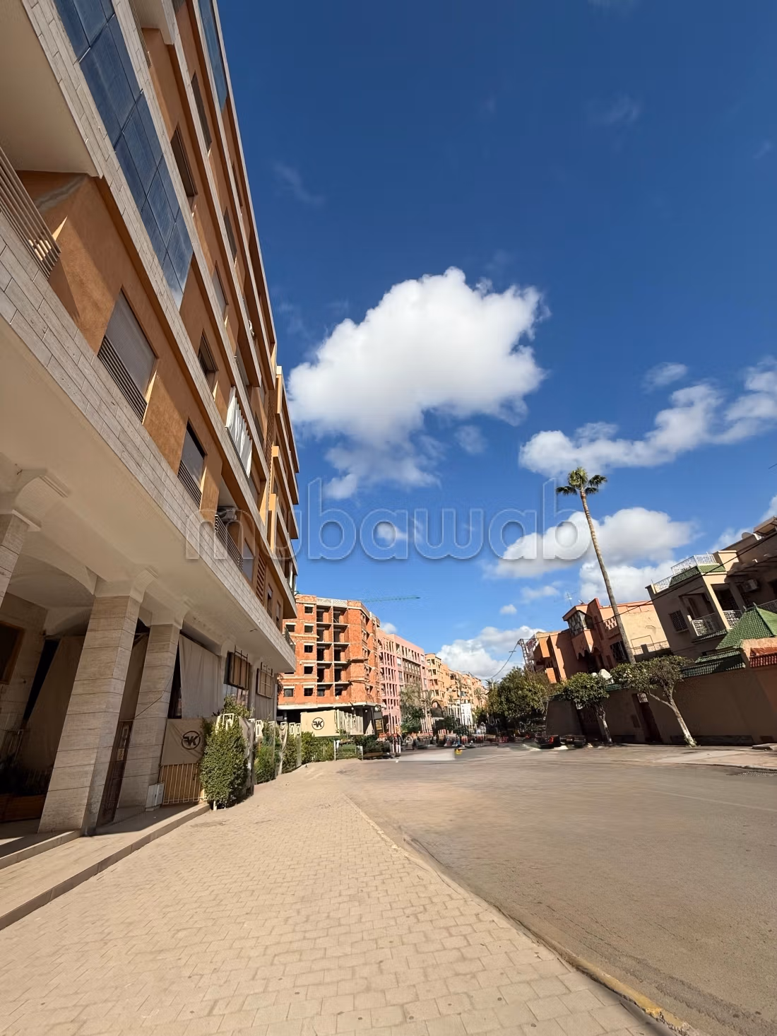 Appartement à louer à Route de Safi.
Rouidat 3 chambres salon.
Ascenseur et terrasse