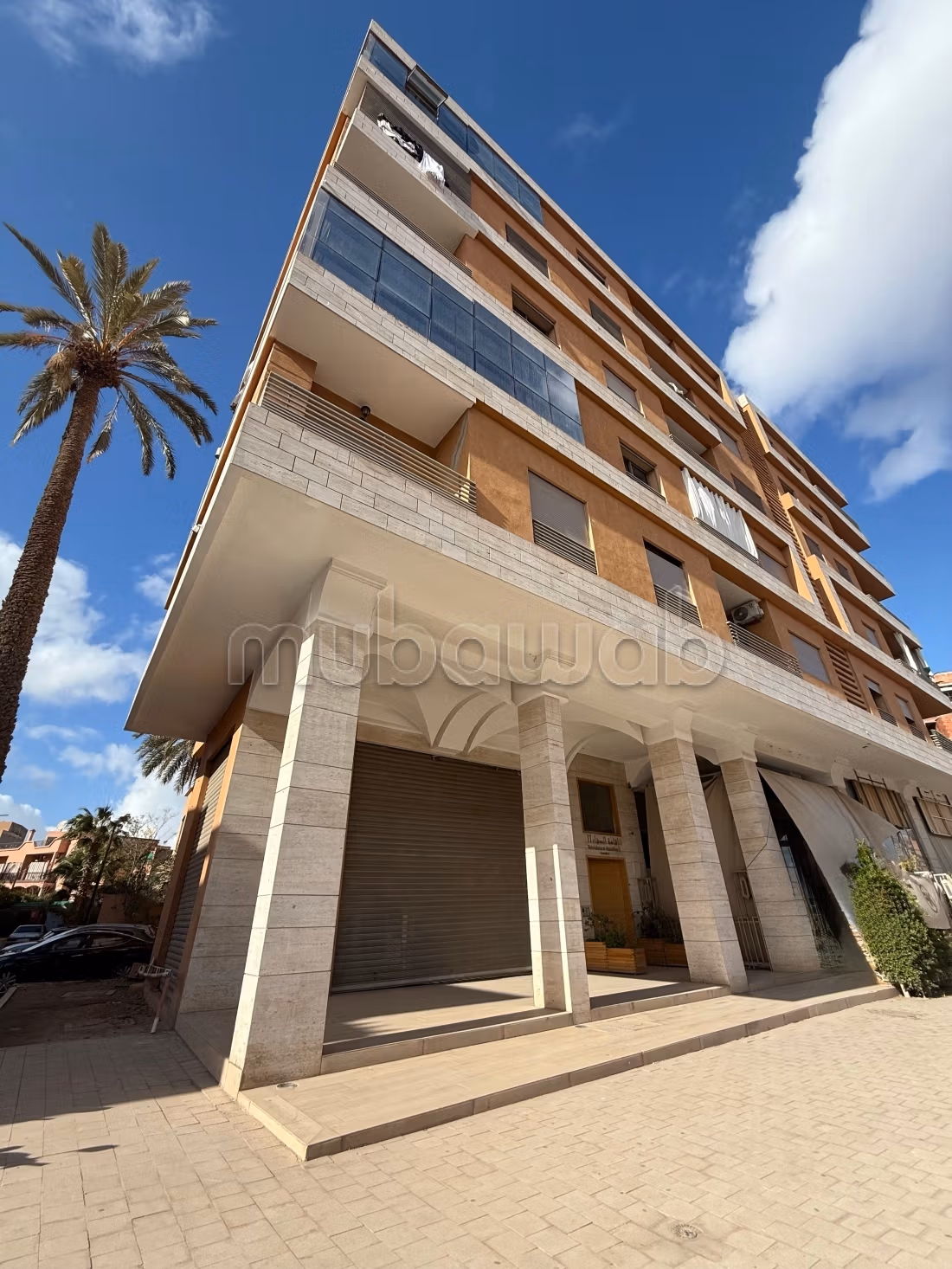 Appartement à louer à Route de Safi.
Rouidat 3 chambres salon.
Ascenseur et terrasse — 2