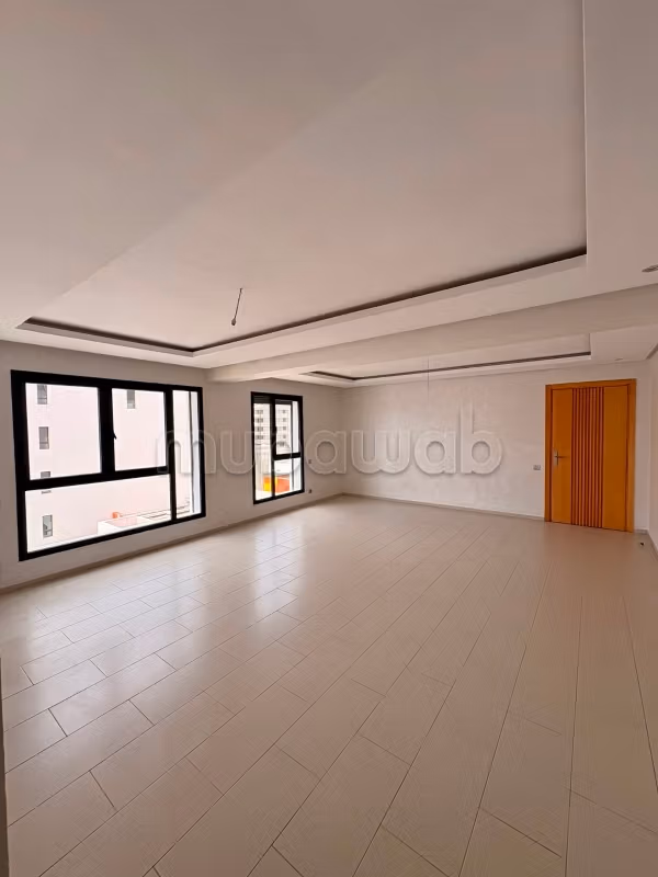 Louez cet appartement à Casablanca Finance City. 
3 belles chambres. 
Prestation de conciergerie, air conditionné