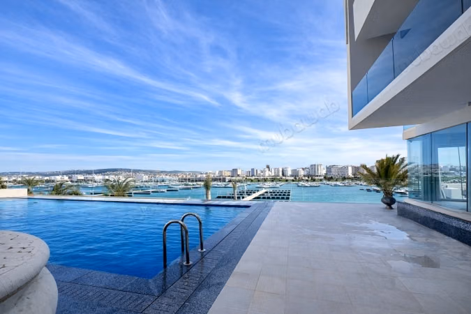 Tanger Port Front – Year-Round Pool