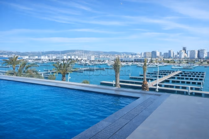 Vue port Marina Tanger – piscine à l'année