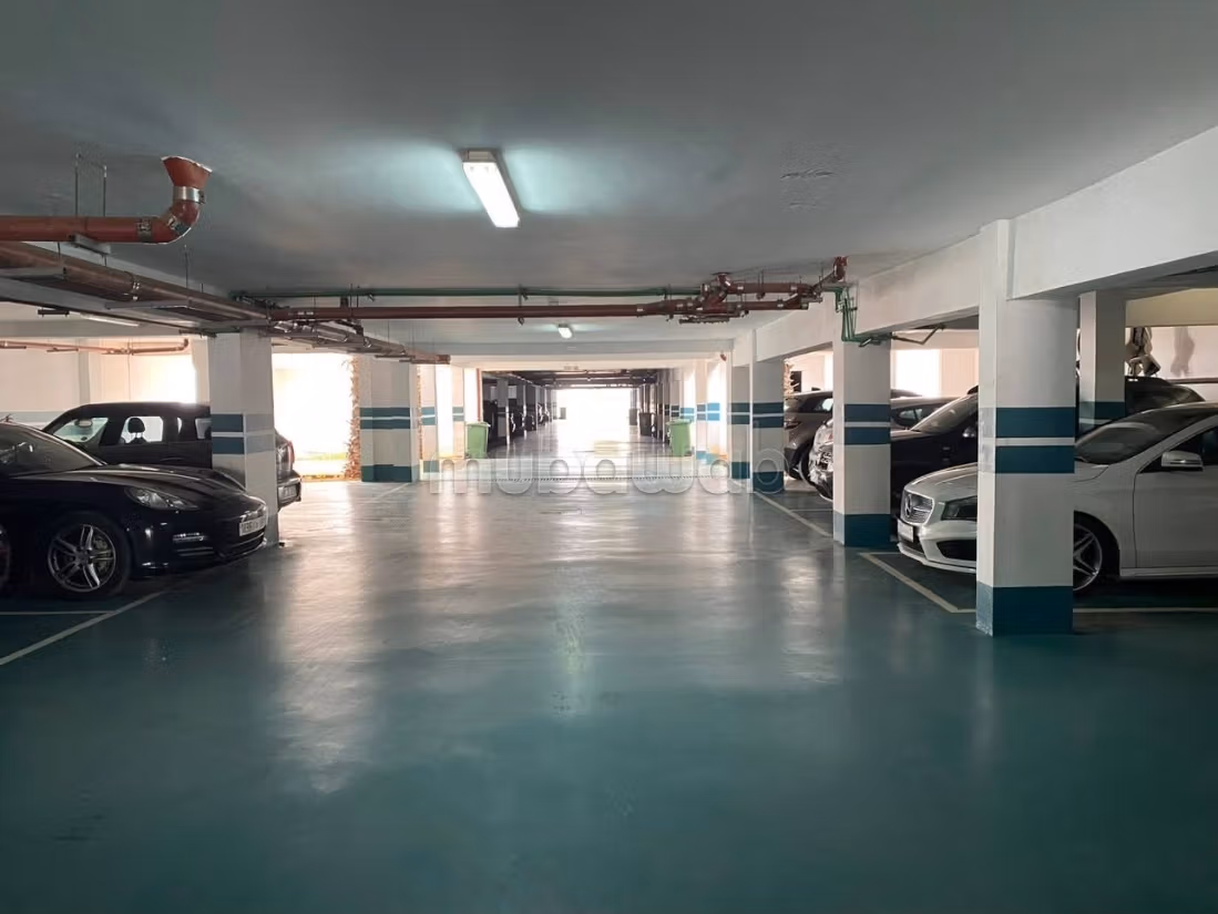 Superbe appartement à louer à Ville Verte.
Superficie 200 m².
Meublé — 2