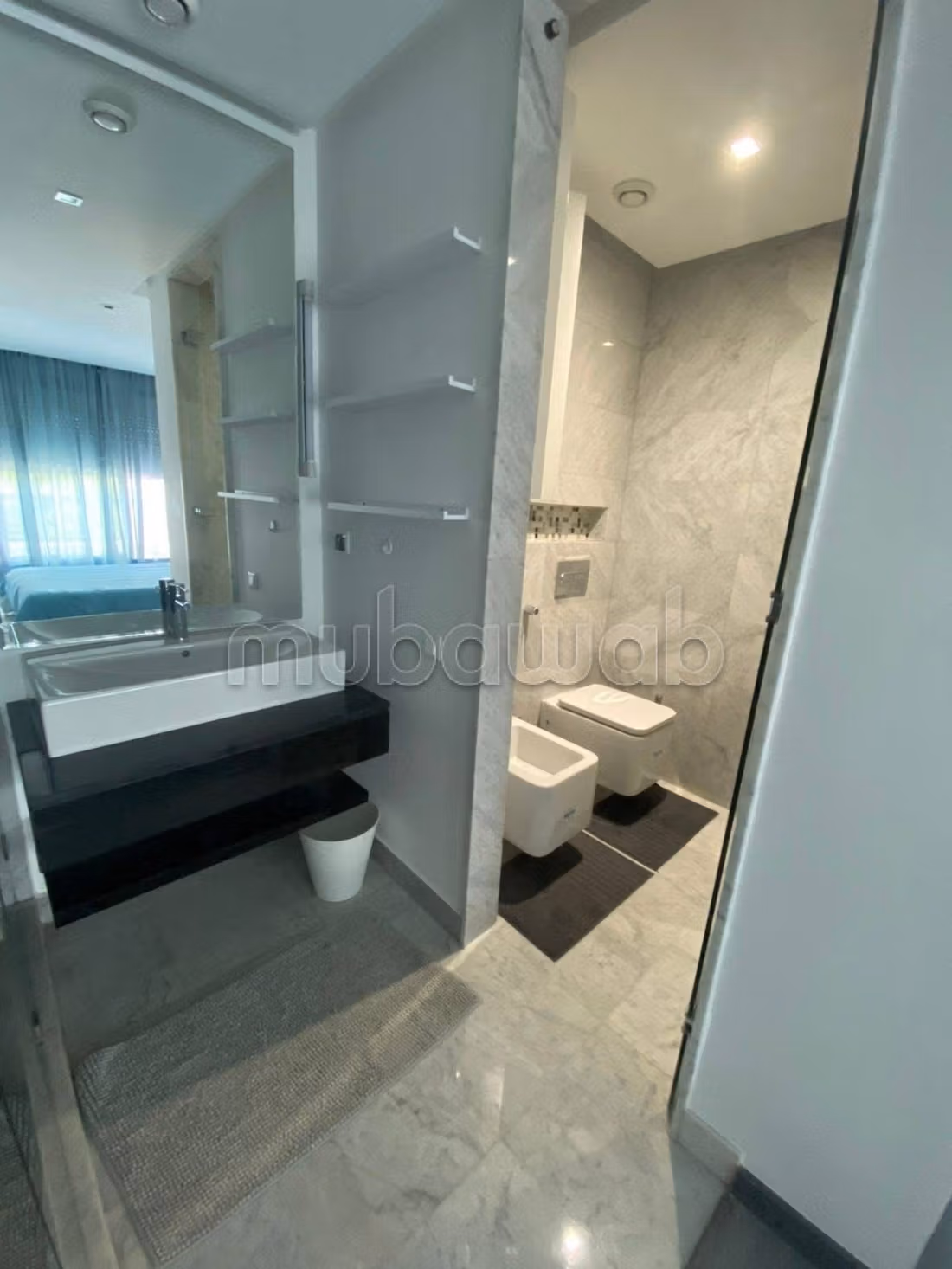 Superbe appartement à louer à Ville Verte.
Superficie 200 m².
Meublé — 3