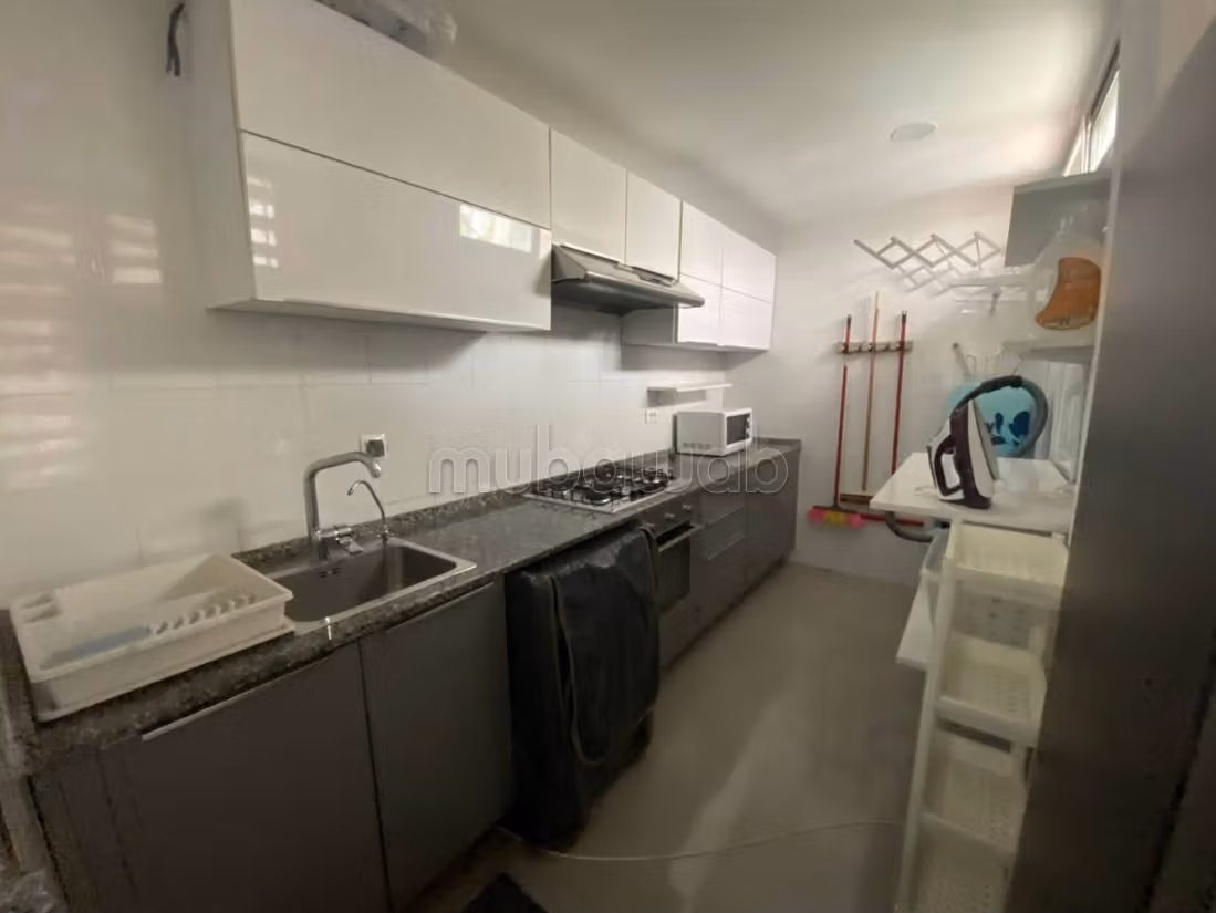 Superbe appartement à louer à Ville Verte.
Superficie 200 m².
Meublé — 6