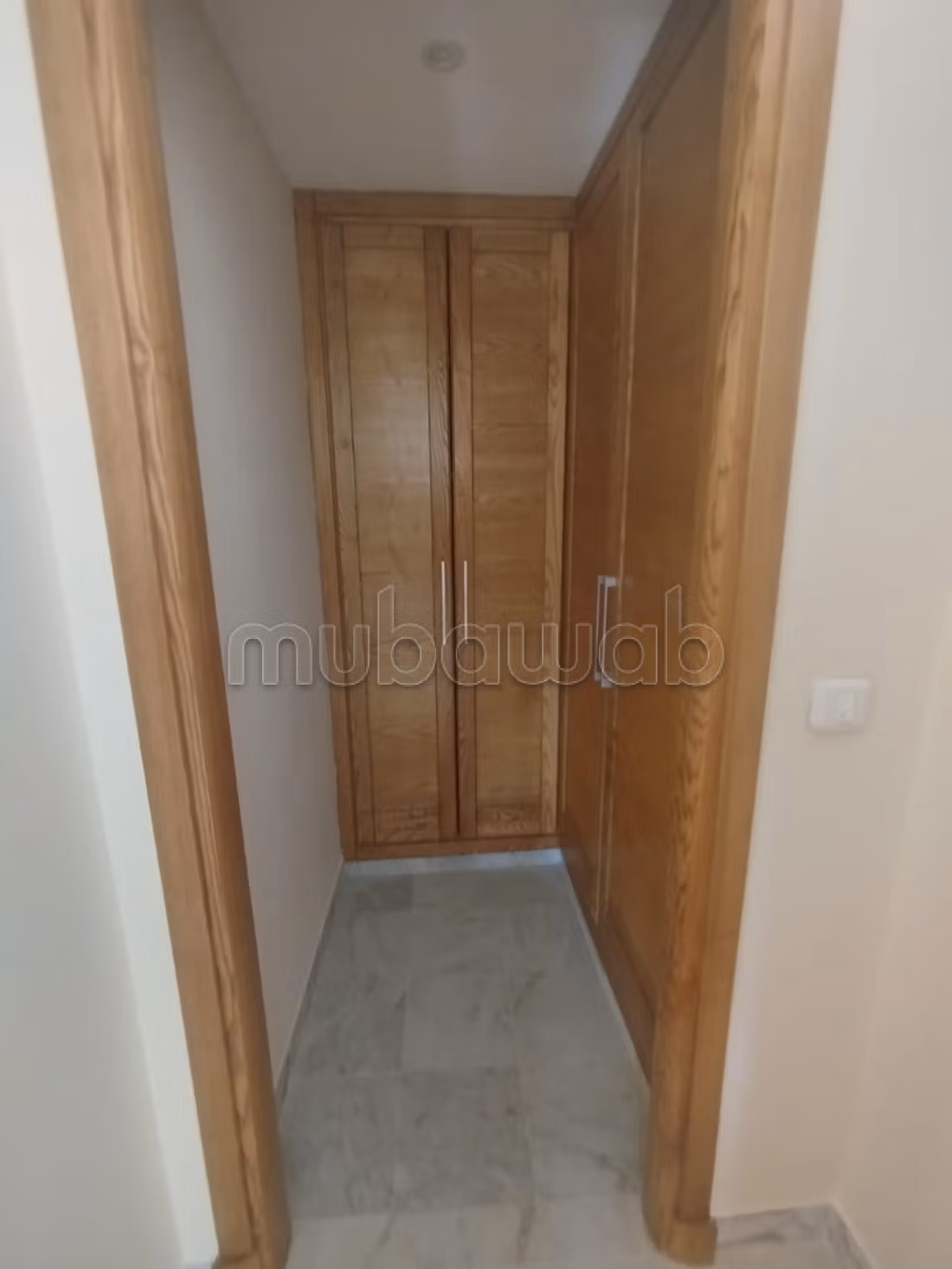 Apartment for rent in Cité Les Pins. Total area 250 m². Calm environment with mountain view, security door