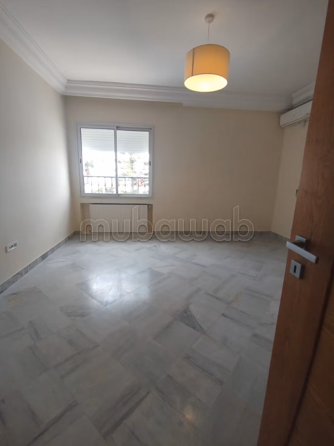 Apartment for rent in Cité Les Pins. Total area 250 m². Calm environment with mountain view, security door