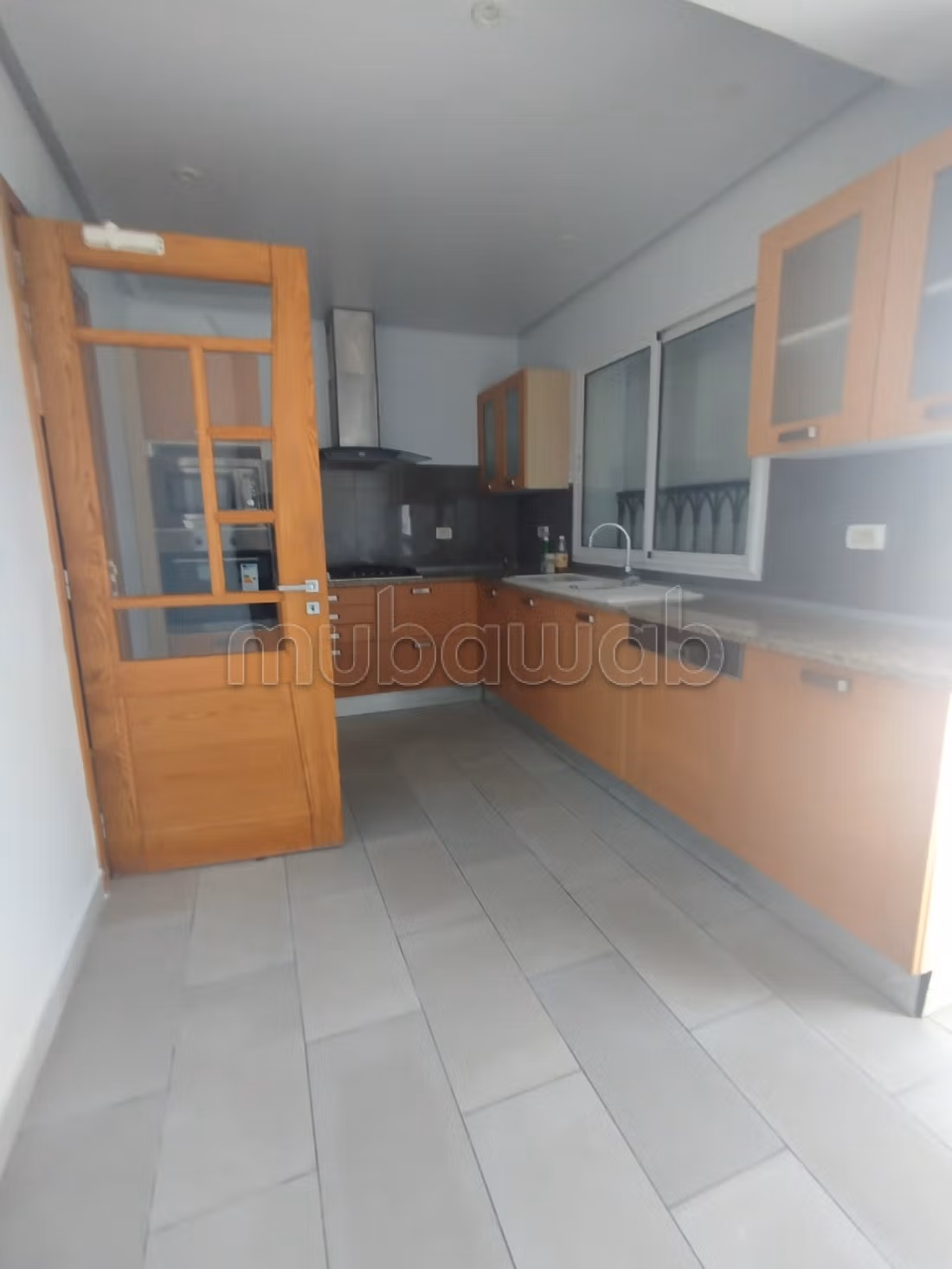 Apartment for rent in Cité Les Pins. Total area 250 m². Calm environment with mountain view, security door
