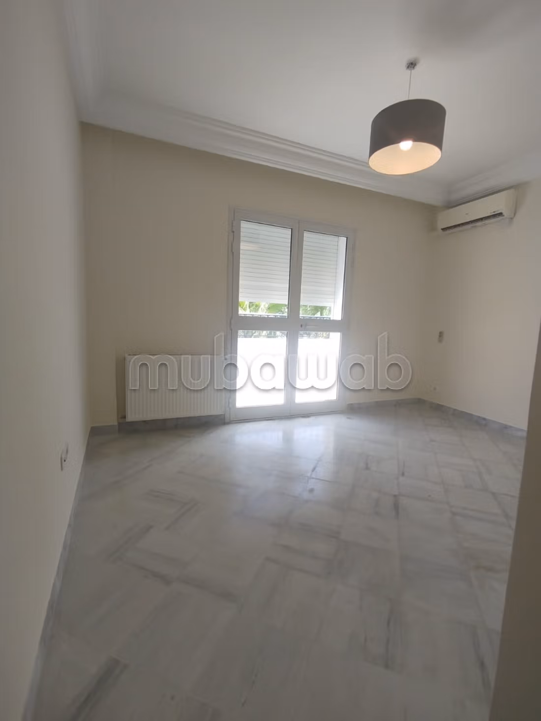 Apartment for rent in Cité Les Pins. Total area 250 m². Calm environment with mountain view, security door
